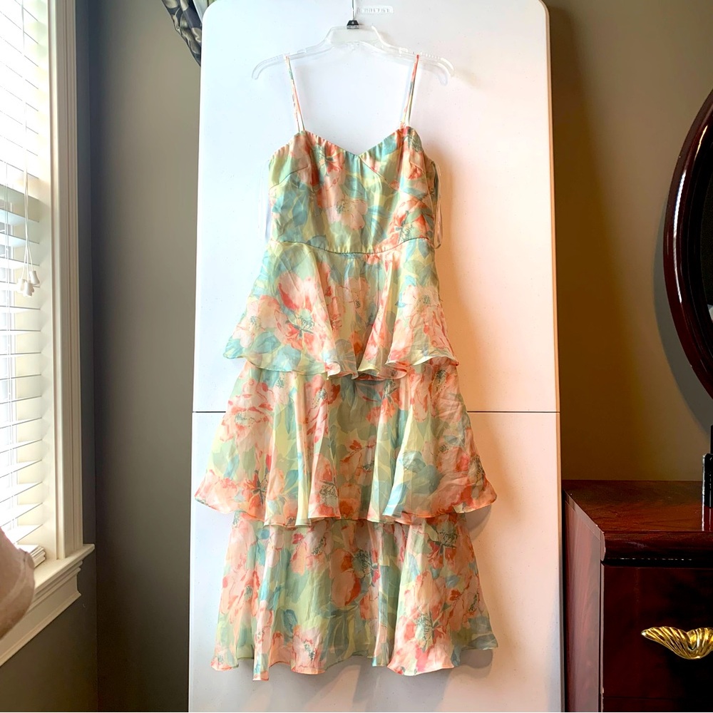 Lulu's Green Pink Sweetheart Sheath Dress. Women. Medium. Like New. Silky feel